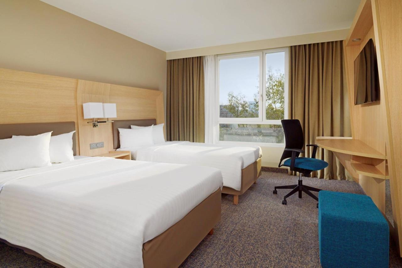 Courtyard By Marriott Paris La Defense West - Colombes Hotell Bois-Colombes Exteriör bild