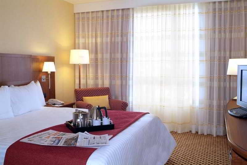 Courtyard By Marriott Paris La Defense West - Colombes Hotell Bois-Colombes Exteriör bild
