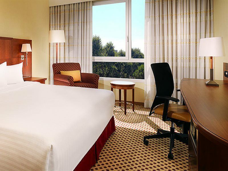 Courtyard By Marriott Paris La Defense West - Colombes Hotell Bois-Colombes Exteriör bild